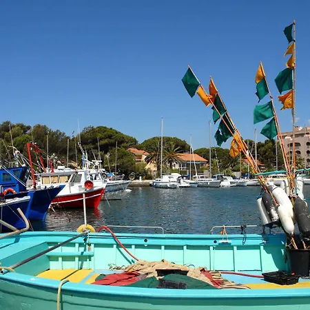 Western Cote D'azur Отель Йер