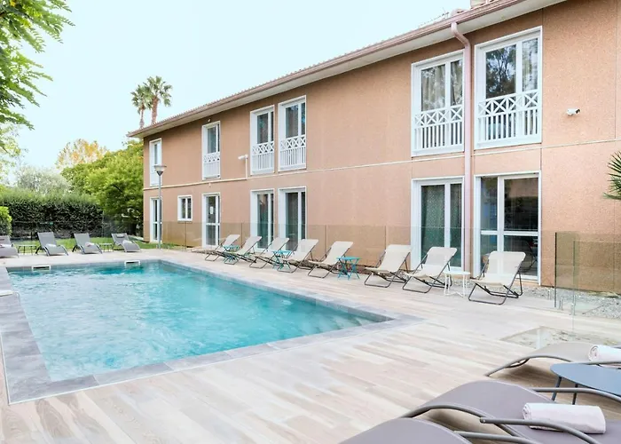 蓝色海岸耶尔贝斯特韦斯特优质酒店 4* 耶尔